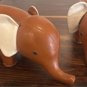 Züny Brown Elephant Leather bookends